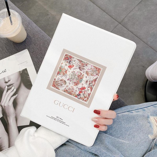 Gucci グッチブランドipad airケースハイブランド  iPad Pro/ Air 5/4 iPad 10/10.2 iPad 9/10" レディースメンズ激安 iPad Air M2 2024 スリーブ 10.9インチ 韓国風セレブ愛用 コピー