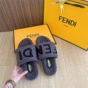 フェンディブランド ルームシューズ ファー  Fendi もこもこスリッパ ふわふわ 秋 冬 ウインター あったかい かわいい お家 室内 サンダル 滑り止め スリッパ レディース