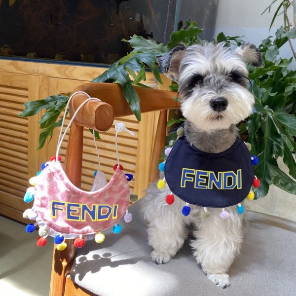 Fendi フェンディ ハイブランド犬猫のよだれかけ 激安 犬用よだれかけスカーフ 春夏Ｍブランド猫用三角巾 アクセサリー高品質のペット用三角スカーフ