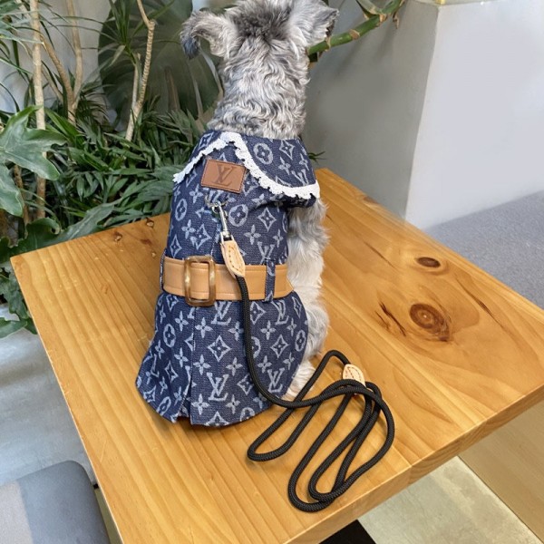 Lv ルイヴィトンブランドペット用品 猫服 小型犬 中型犬服 ハーネス リードセット ドッグウエア 猫服 犬服 リボン スカート 軽量 胸当て 胴輪 牽引ロープ 可愛い おしゃれ 調節可能 お散歩 着脱簡単