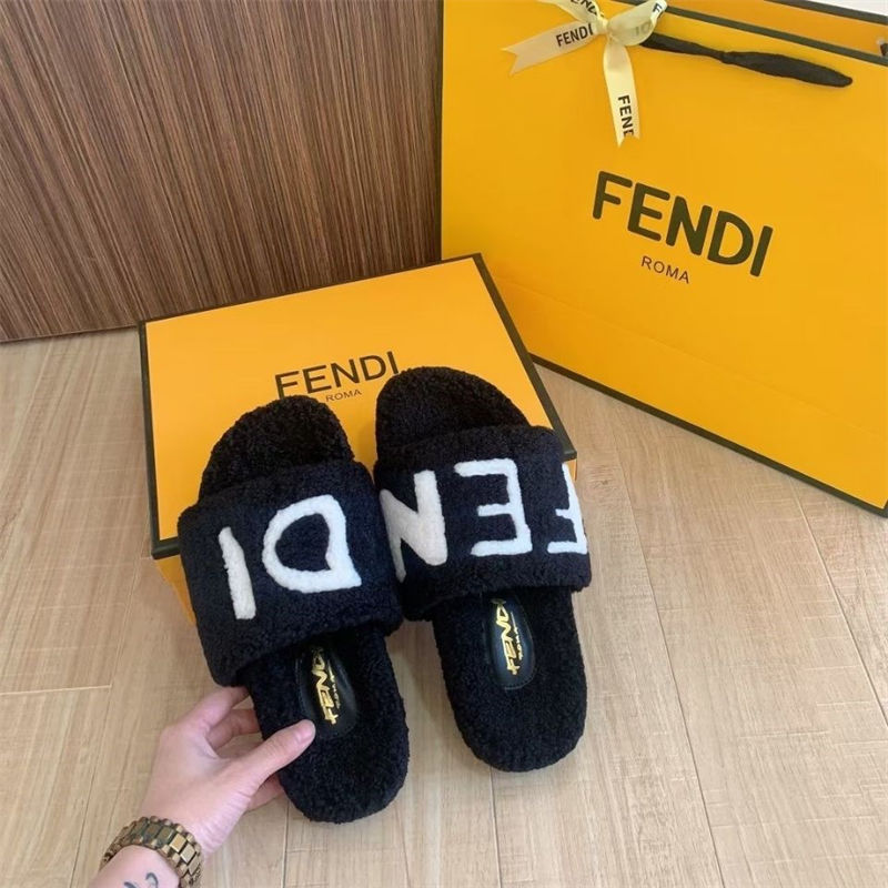 Fendi ボアスリッパ