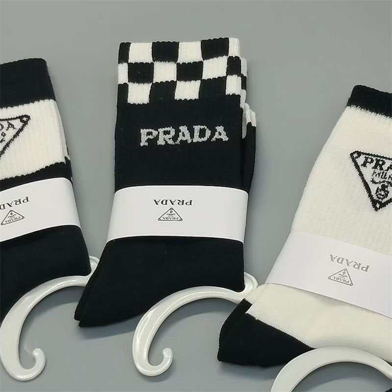 Prada コットン 靴下 メンズ 